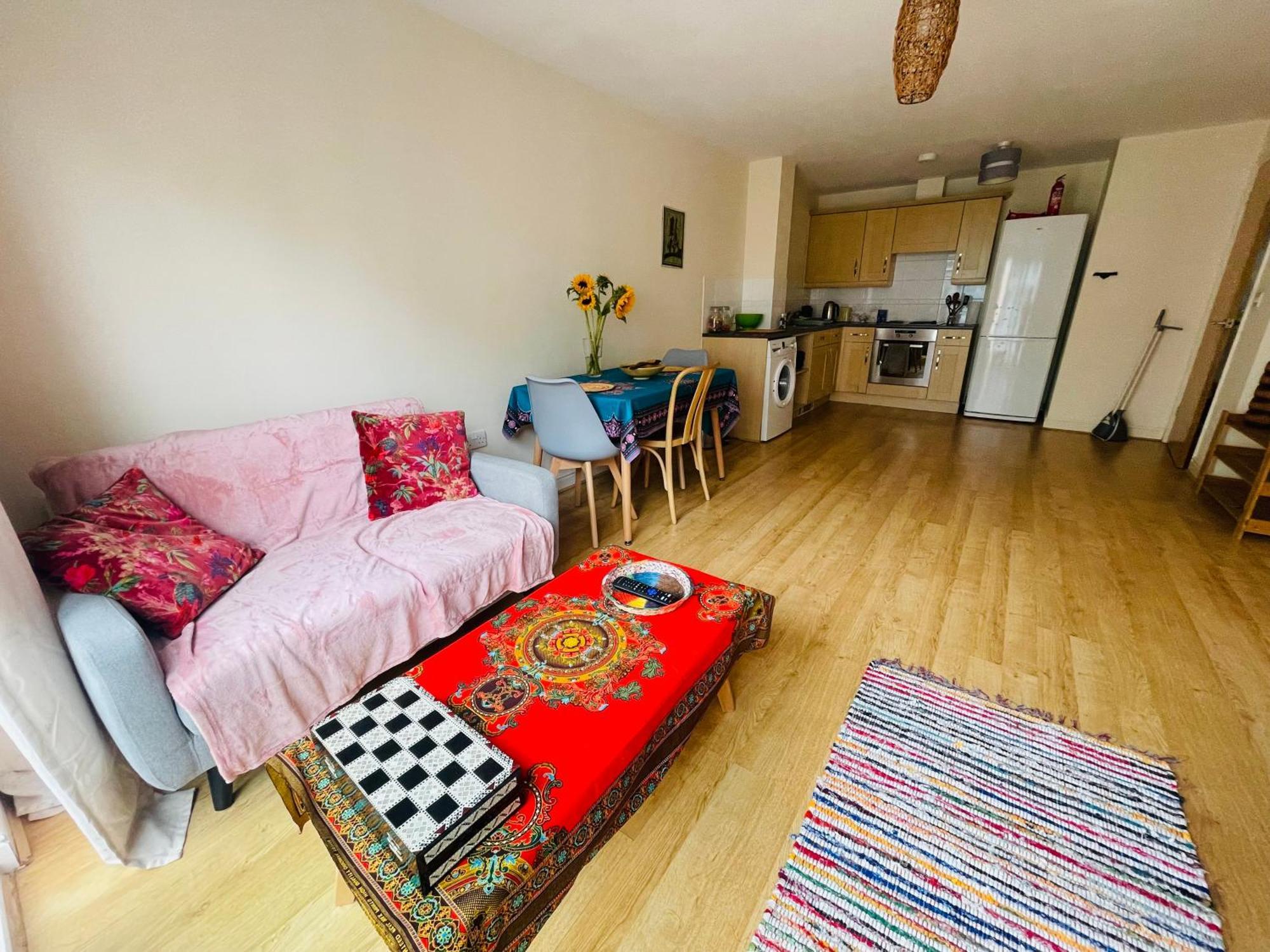 Bright Fun Relaxing Apartment In The Heart Of Epsom Exterior foto